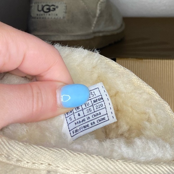 🤎 Tan Ugg Boots 🤎 - Picture 4 of 7